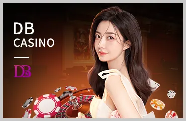 Bàn chơi Poker với các quân bài và chip cược
